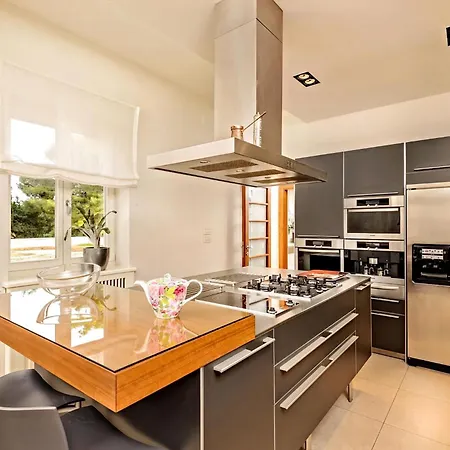 Exclusive Seafront 5 Bedrooms Mestro Outdoor Pool Magical Sea Views Split