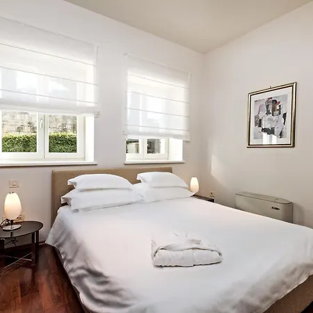 Exclusive Seafront 5 Bedrooms Mestro Outdoor Pool Magical Sea Views *