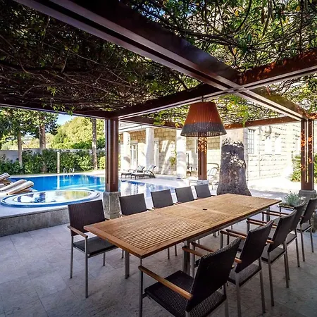 Exclusive Seafront 5 Bedrooms Mestro Outdoor Pool Magical Sea Views *